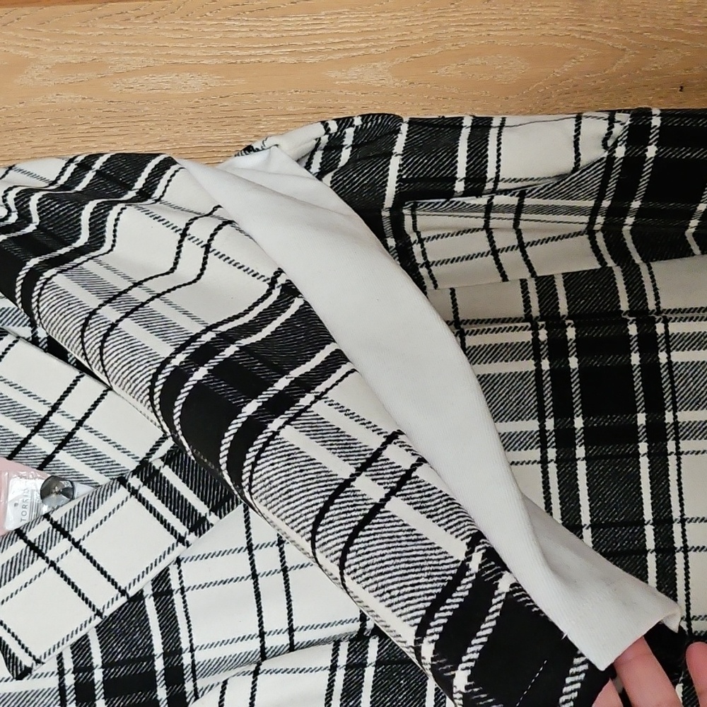 Black and White Plaid Women's Coat - Picture 4 of 8